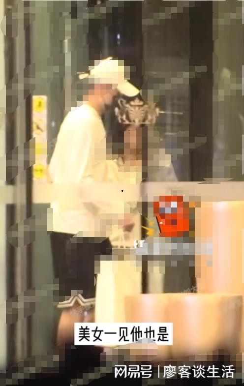 刘大锤爆料塌房男艺人视频,塌房男艺人视频曝光,娱乐圈再掀风波  第1张 刘大锤爆料塌房男艺人视频,塌房男艺人视频曝光,娱乐圈再掀风波  第1张